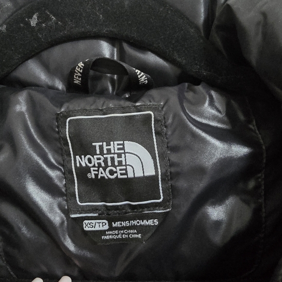 The North Face black Menlo belted puffer down jacket size S - Picture 9 of 15